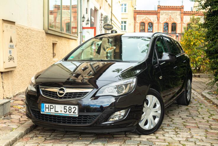 Opel Astra J Sports Tourer wagon